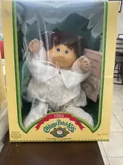 1984 cabbage patch kid in box ( Name Leonore Rorie) New Still in box