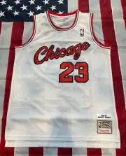 Mitchell & Ness Michael Jordan Bulls 1984-1985 Rookie Jersey Men's M