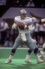 Quarterback Troy Aikman of the Dallas Cowboys drops back to pass - Old Photo 1