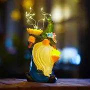 Outdoor Garden Gnomes Statue: 9.5‘’ Solar Garden Decor with LED Ligh