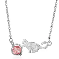 在飛比找momo購物網優惠-【RJNewYork】森林系貓咪草莓晶月光石水晶項鍊(2色可