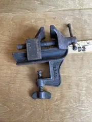 Small ANTIQUE P. S. & W. 2" CLAMP BENCH VISE PLOW STOW WILCOX Vintage Tool