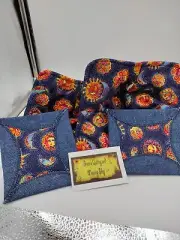 6103 Set of Microwaveable bowl potholders and 2 mug mats navy, red celestial