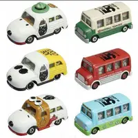 在飛比找蝦皮購物優惠-史努比50週年合金車 巴士校車耶誕版 小車玩具 幼兒園禮物 
