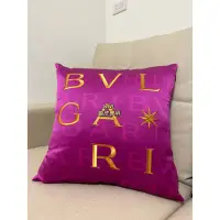 在飛比找蝦皮購物優惠-寶格麗 BVLGARI VIP 絲質刺繡澎澎抱枕（紫）💜