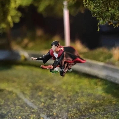 1/64 Diorama Figure Flying Wizard Boy with Cape Fantasy Miniature Model GIFT