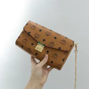 正品代購 熱銷中 MCM Tracy Visetos 斜背包