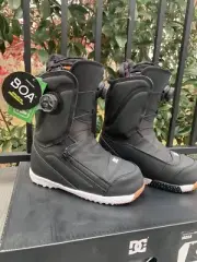 DC Mora Snowboard Boots Black Size 7 - NEW