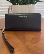 Michael Kors Jet Set Travel Black Leather CONTINENTAL Wallet 35T7GTVE7L