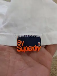 在飛比找Yahoo!奇摩拍賣優惠-英國品牌 Superdry 極度乾燥 白色短袖T-shirt