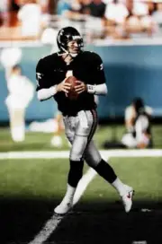 Jeff George Atlants Falcons drops back to pass 1990s Old Photo 4