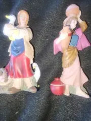 Kinkade Hawthorne Village Nativity Bountiful Water Barer Humble Peasant Maiden