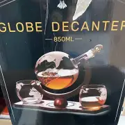 Globe Whiskey Decanter Set + 2 Whisky Glasses on Rich Wood Classic Mahogany Base