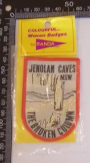 VINTAGE JENOLAN CAVES BROKEN COLUMN EMBROIDERED SOUVENIR WOVEN PATCH CLOTH BADGE