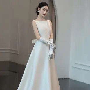 法式輕新娘禮服無手套簡約風格緞面復古歡迎白色禮服裙配小火車 FC030