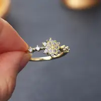 在飛比找蝦皮購物優惠-女士雪花戒指韓國可愛鋯石淺金色結婚戒指首飾聖誕 KCR093