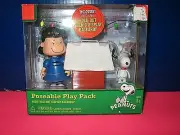 Forever Fun PEANUTS CHRISTMAS Poseable Play Pack SNOOPY & LUCY DOGHOUSE 2011