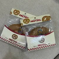 在飛比找蝦皮購物優惠-🇰🇷BITE ME 蝴蝶餅乾 pretzel 寵物玩具 藏食