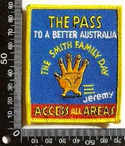 VINTAGE THE SMITH FAMILY DAY EMBROIDERED SOUVENIR PATCH WOVEN CLOTH SEW-ON BADGE