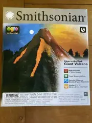 NIB Smithsonian Glow in the Dark Giant Volcano Science Kit/Model