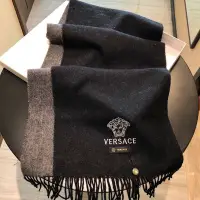 在飛比找Yahoo!奇摩拍賣優惠-熱銷新款 VERSACE 凡賽斯 斜紋真絲 透氣山羊絨圍巾 