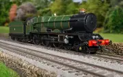 Hornby R30363 GWR 6000 King Class 4-6-0 6029 King Stephen Steam Locomotive Era 3