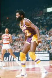 Lucius Allen Los Angeles Lakers in action v the Washington Bullet- 1976 Photo 2