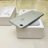 在飛比找蝦皮購物優惠-二手蘋果手機 iphone7 銀色 128G 近全新 4.7