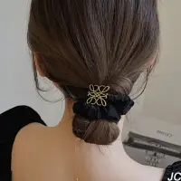 在飛比找momo購物網優惠-【JC Collection】韓國時尚典雅字母裝飾髮圈(黑色