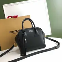 在飛比找蝦皮購物優惠-二手Burberry 皮革保齡球包 立方包