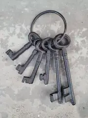 Rustic Jailor Pirate Skeleton Keys Ring Black Cast Iron Old West Décor 6 Keys