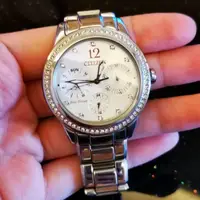 在飛比找蝦皮購物優惠-星辰女錶三眼鑽錶 光動能 不用換電池 非常準時唷 手錶