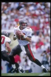 Quarterback Trent Dilfer Tampa Bay Buccaneers drops back 1997 Old Photo