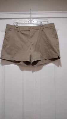 Magellan Outdoors NWT Happy Camper Khaki Shorts Women's Size 16