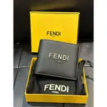 芬迪 FENDI 金屬 LOGO 紋理皮 黑 皮革 8卡 短夾 皮夾 義大利製