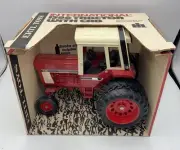 Vintage International 1586 Tractor With Cab ERTL Toys 1:16 Scale #463