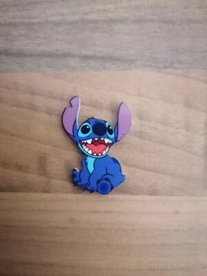 Disney Lilo & Stitch - Sitting Single Pin Badge