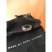 在飛比找蝦皮購物優惠-Marc by Marc Jacobs 正品  旋轉鈕扣寬版