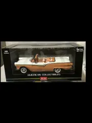 1957 Ford Fairlane CORAL SAND and WHITE 1:18 SunStar 1336