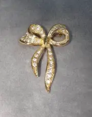 Vintage Napier Rhinestone Studded Bow Ribbon Pin~Goldtone~New in Box