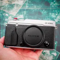 在飛比找蝦皮購物優惠-FUJIFILM 富士 XE2S 機身。 全套光滑。前。 富