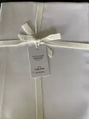 Williams Sonoma 126 IN OVAL Hotel Tablecloth white NWT