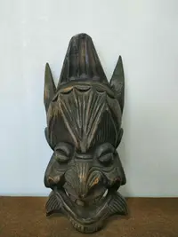 在飛比找Yahoo!奇摩拍賣優惠-西南地區少數民族手工雕刻鏤空木雕頭像面具木雕雕塑裝飾擺設 高