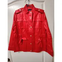 在飛比找蝦皮購物優惠-全新 🔥獨特🔥風衣軍裝感外套漆皮紅色外套