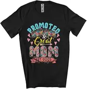 [Generic] Promoted to Great Mom Est 2025, Amazing Mother's Day Pregnancy Flowers, Family Group Unisex T-Shirt
