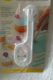 new Wilton Fondant Cutter and Embosser New 4 Pieces