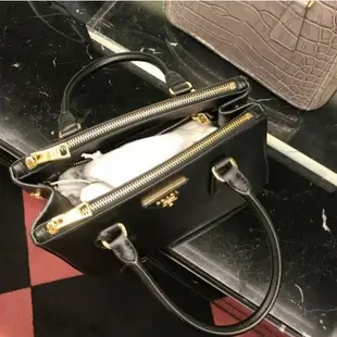 Prada 1BA896 倒三角標 Saffiano牛皮 小款Galleria 殺手包 黑色