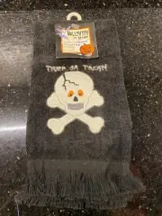 VTG NWT JAY FRANCO HALLOWEEN FINGERTIP TOWEL TRICK OR TREAT SKULL & CROSSBONES