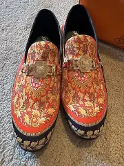 Men’s Slipper Style Shoes. Size 9