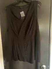 Torrid Black Top. Sleeveless Size 1X Very Femine And Soft Front Buttons NWT
